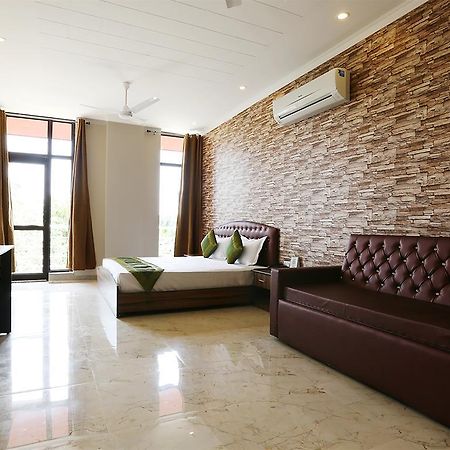 Hotel Treebo Blessing Bells à Dehradun Extérieur photo
