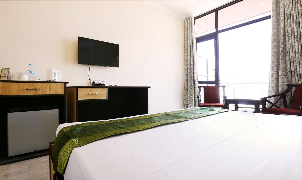 Hotel Treebo Blessing Bells à Dehradun Extérieur photo