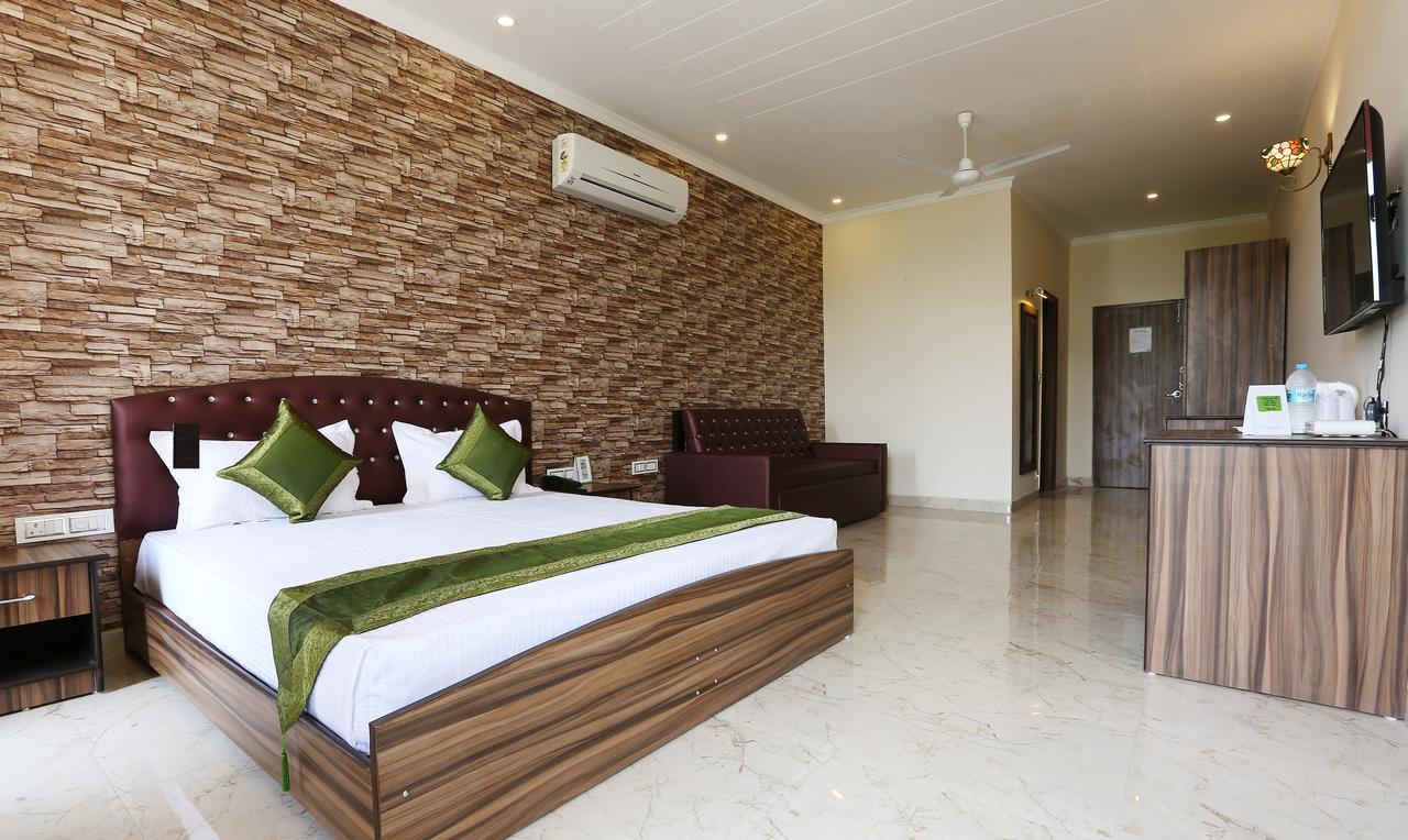 Hotel Treebo Blessing Bells à Dehradun Extérieur photo